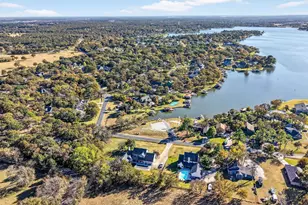 329 Comanche Dr, Lake Kiowa, TX 76240 - Photo 4