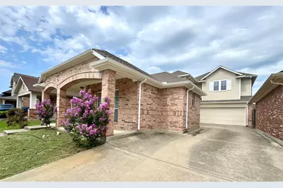 2639 Blackstone Drive, Grand Prairie, TX 75052 - Photo 4