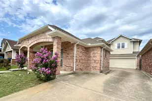 2639 Blackstone Dr, Grand Prairie, TX 75052 - Photo 4