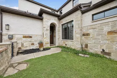 107 W Peach Street, Grapevine, TX 76051 - Photo 2