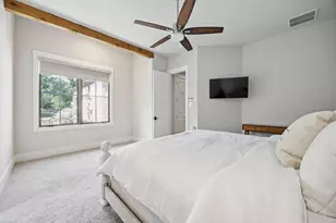 107 W Peach St, Grapevine, TX 76051 - Photo 18