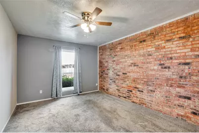 82 E Mountain Creek Drive E, Grand Prairie, TX 75052 - Photo 4