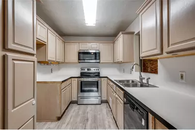 82 E Mountain Creek Drive E, Grand Prairie, TX 75052 - Photo 12