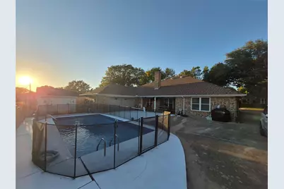 2008 Iron Horse Court, Arlington, TX 76017 - Photo 4