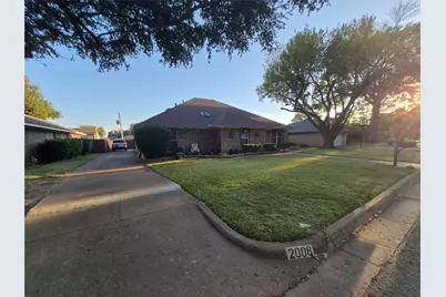 2008 Iron Horse Court, Arlington, TX 76017 - Photo 2