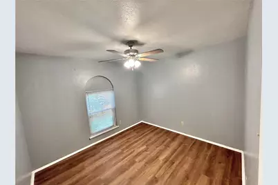 705 Edelweiss Drive, Grand Prairie, TX 75052 - Photo 10