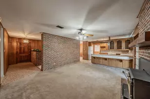 412 Oakview Dr, Springtown, TX 76082 - Photo 10