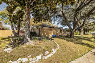 609 Kingsbridge Dr, Garland, TX 75040 - Photo 2