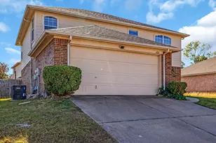 424 Heritage Dr, Crowley, TX 76036 - Photo 2