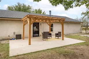 104 Sherry Lynn Dr, China Spring, TX 76633 - Photo 1