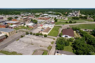 2615 Crockett Street, Greenville, TX 75401 - Photo 2