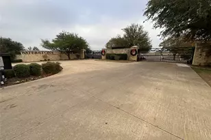 4405 Wolf Ct, McKinney, TX 75071 - Photo 2