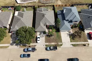 4712 Barnhill Ln, Fort Worth, TX 76135 - Photo 2