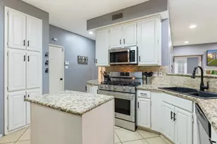 4501 Westbriar Ln, Grand Prairie, TX 75052 - Photo 10