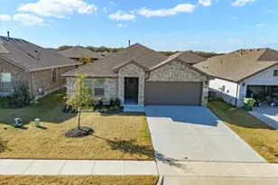 521 Bronze Cir E, Springtown, TX 76082 - Photo 1