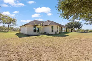 1013 Highland Rd, Cleburne, TX 76033 - Photo 2