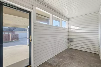 708 Creekwood Drive, Lewisville, TX 75067 - Photo 32