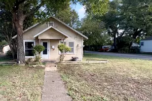 924 Sunnyside Ave, Cockrell Hill, TX 75211 - Photo 1