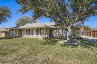 2801 Peachtree Ln, Pantego, TX 76013 - Photo 1