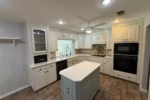 721 NW Ann Lois Ln, Burleson, TX 76028 - Photo 4