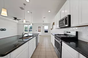 820 Lemongrass Ct, Fort Worth, TX 76131 - Photo 8