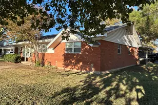 1608 Fisher St, Goldthwaite, TX 76844 - Photo 2