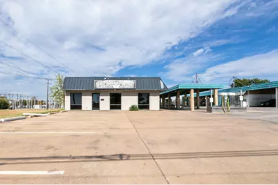 2221 E Pioneer Parkway, Arlington, TX 76010 - Photo 1