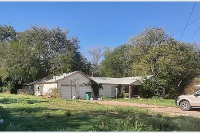 1385 W Swan Street, Stephenville, TX 76401 - Photo 2