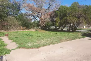 1385 W Swan St, Stephenville, TX 76401 - Photo 6