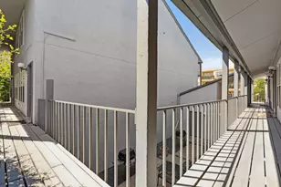 3827 Gilbert Ave, Dallas, TX 75219 - Photo 22