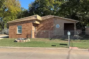 404 N Hannaford St, Granbury, TX 76048 - Photo 2