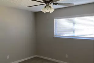 802 Las Palmas Dr, Grand Prairie, TX 75052 - Photo 14