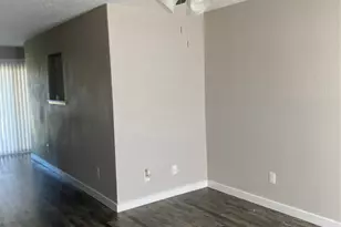 802 Las Palmas Dr, Grand Prairie, TX 75052 - Photo 4