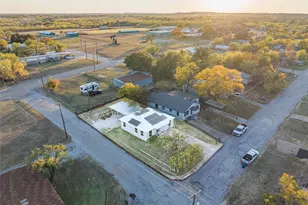 801 W Wheeler St, Breckenridge, TX 76424 - Photo 2