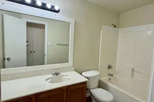 900 Timber Oaks Ln, Arlington, TX 76010 - Photo 2