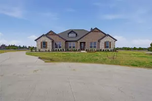 1005 Webb Ct, Van Alstyne, TX 75495 - Photo 2