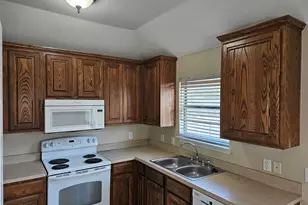 9337 Cynthia Ct, Fort Worth, TX 76140 - Photo 4