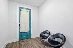 8132 Bromley Dr, Dallas, TX 75231 - Photo 4