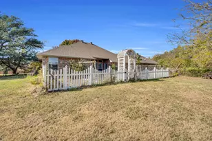 702 Lark Ln, Oak Leaf, TX 75154 - Photo 4