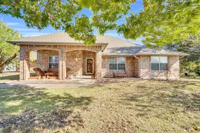 702 Lark Lane, Oak Leaf, TX 75154 - Photo 1