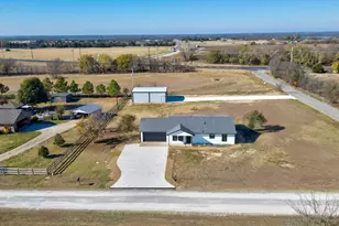 718 Arapaho Dr, Tioga, TX 76271 - Photo 1