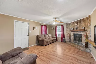 1025 Wyatt Lane, McGregor, TX 76657 - Photo 4