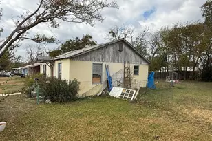 642 E Lumpkin St, Meridian, TX 76665 - Photo 2