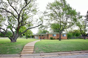 1400 Brazos St, Graham, TX 76450 - Photo 1