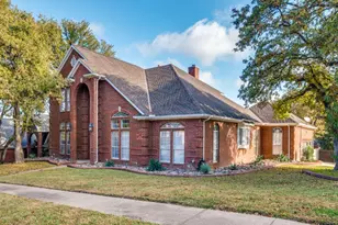 3001 Forestwood Dr, Arlington, TX 76006 - Photo 2