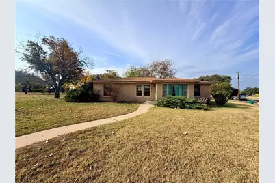1611 Live Oak Street, Goldthwaite, TX 76844 - Photo 2