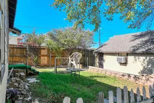 2222 Houston St, Grand Prairie, TX 75050 - Photo 22