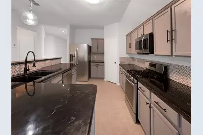 818 Creekside Drive, Glenn Heights, TX 75154 - Photo 2