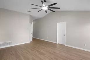 5711 Congressional Dr, Arlington, TX 76018 - Photo 4