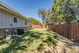 2515 Coyote Trail, Granbury, TX 76048 - Photo 34